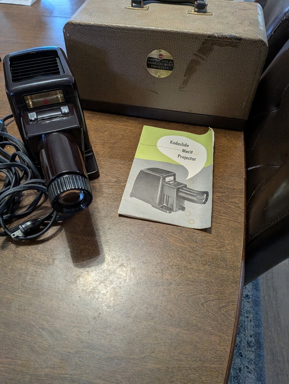 Vintage Kodak Kodaslide Merit Bakelite Slide Projector Case Manual Tested